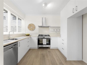 Backyard to Brooklands - Renovated and Ready!