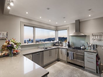 Elegant villa – views, space and character