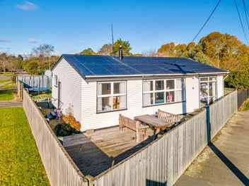 SUNNY & PRIVATE ON A FREEHOLD SECTION