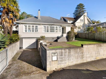 City Views & Sun-Soaked Living in Prime Location