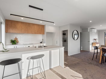Easy Living, Smart Buying