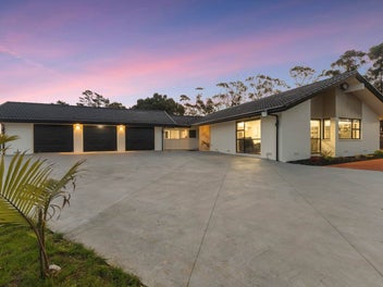 Rare Lifestyle Opportunity In The Heart Of Puk...