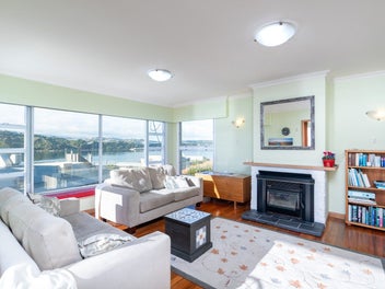 Great Opportunity to Live in Evans Bay