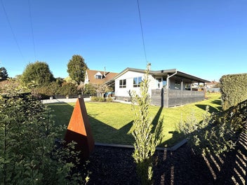 Image 1 of 28