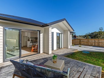 Brand New, Freehold & Full of Sunshine!