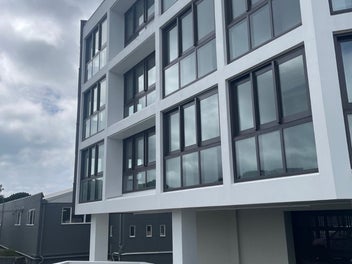 Image 1 of 7