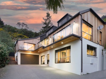 Live Large, Earn Smart - The Ultimate Family Setup