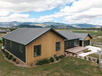 Stylish Family Home - Beautiful Private Location