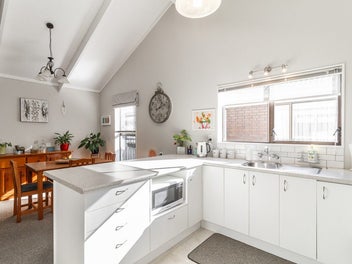 Pristine Modern Living - Ready To Enjoy