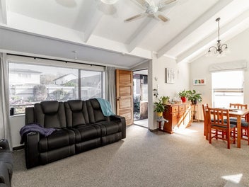 Pristine Modern Living - Ready To Enjoy