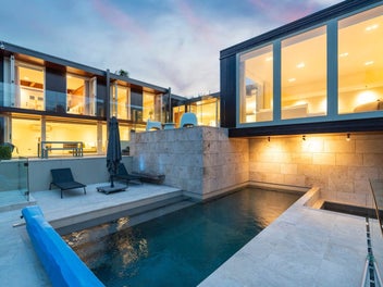 Grand Elegance on Arney – Timeless & Iconic