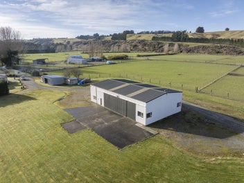 Appealing Lifestyle Property With 12x24 Hangar!