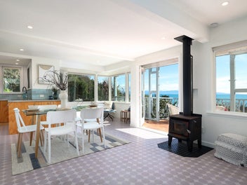 Gorgeous coastal retreat with spectacular views