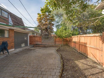 Dual Driveways, Prime Location