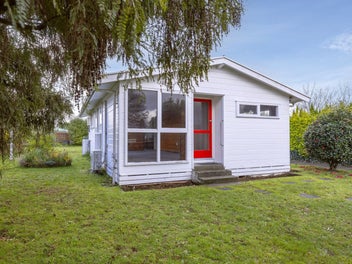 Charming Family Home in the Heart of Turangi Town