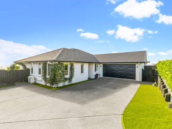 Spacious Family Home with 2 Living Areas & Stu...