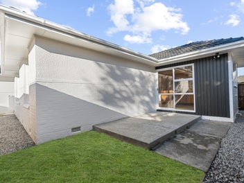 $699,000 - Merrin/BSH Zoned! Titled!