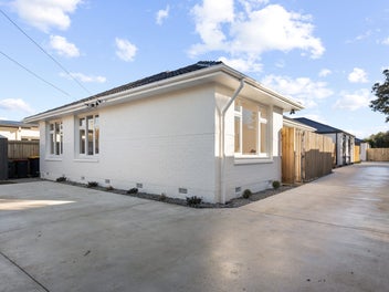 $699,000 - Merrin/BSH Zoned! Titled!