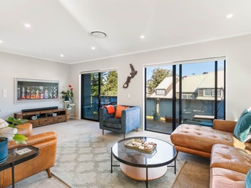 Relaxed Living by the Bay