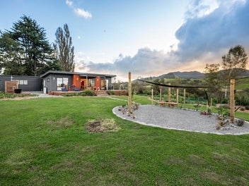 Modern Country Living – 2 Bedroom Sanctuary