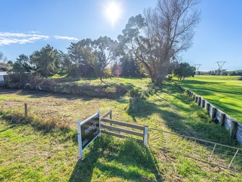GLORIOUS HECTARE - NO COVENANTS