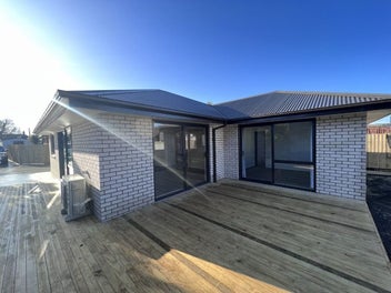 Great Location, Easy Care, Warm and New !!