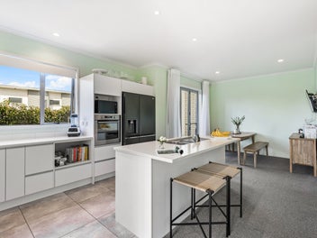 Vendor invites offers – Brilliant home!