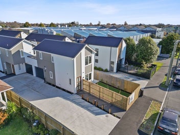 Charming Sydenham Unit Awaits You