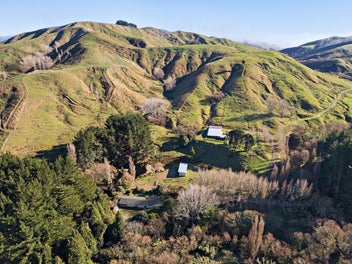Mangarei - solid home, great sheds, 16ha