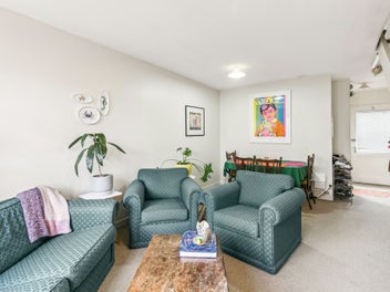 Village Living - 2BR Ground Floor Garden Apartment