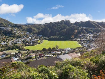 MODERN & SUNNY WITH VIEWS IN KARORI