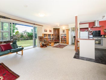 TEAM LEWIS - PRIVATE LIVING