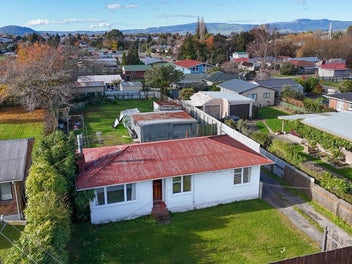 Endless Potential on a Classic Quarter Acre