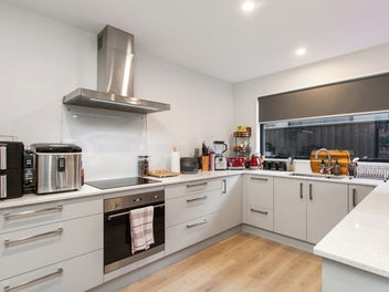 Ultra-Convenient Contemporary Living