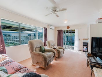 Spacious Living - Inside out !