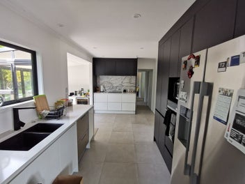 Modern gorgeous 5 bedroom home for removal! #King