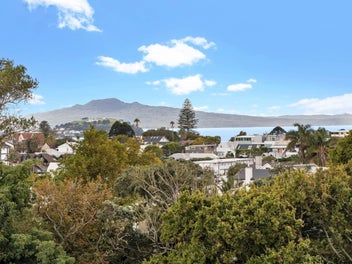 City Views. Parnell Lifestyle. Effortless Living.