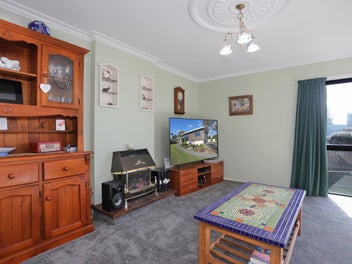 FABULOUS FAMILY HOME IN FLORENCE PLACE