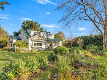 Country Charm - Modern Comfort