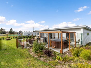 Modern lifestyle property on the edge of town