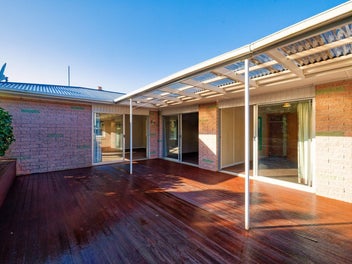 Spacious Family Home, Super Convenient Location