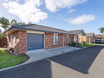 Fully renovated brick beauty - gated Mayfair Close