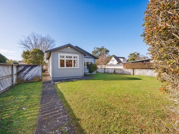 Big Bungalow & Potential Plus