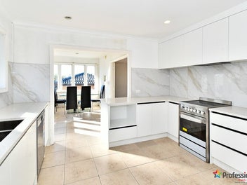 OWNER IN AUSSIE SAYS SELL!