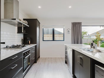 LOW MAINTENANCE & NEAR NEW - PERFECT FOR FAMILIES