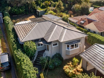 Beautifully Presented 1920s Bungalow - FOR REMOVAL