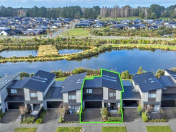 Your Lakeside Luxury !