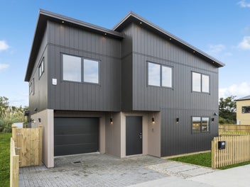 Luxury Five-Bedroom Home in Seaside Community