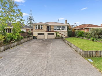 Solid and Spacious! 4 Bedrooms on 809sqm Land!