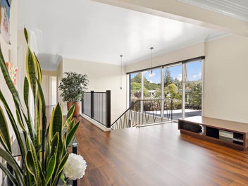Big House on Big Land - Owners Off to Australia